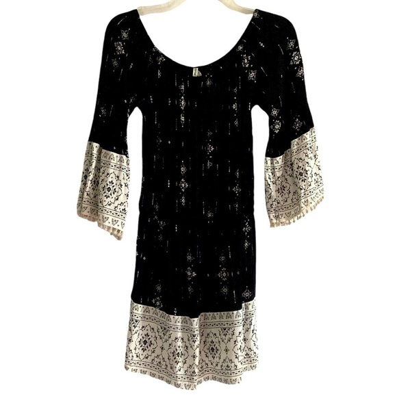 Mudd Black And White Ikat Pom Pom Bell Sleeve Boho Romper Size Small - Picture 1 of 6
